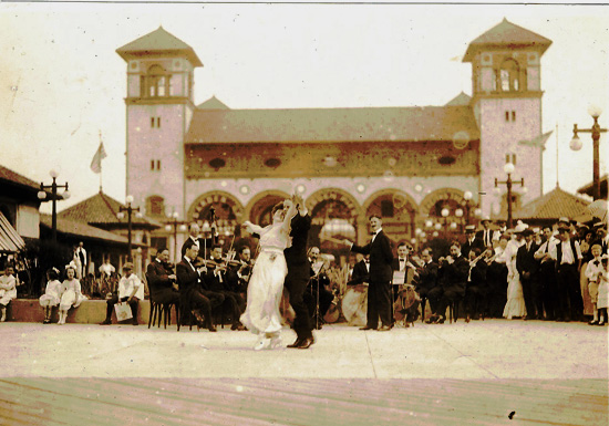 Garden Pier Dancers 